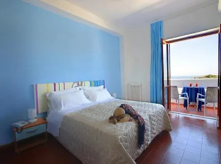 Iris Hotel 3*